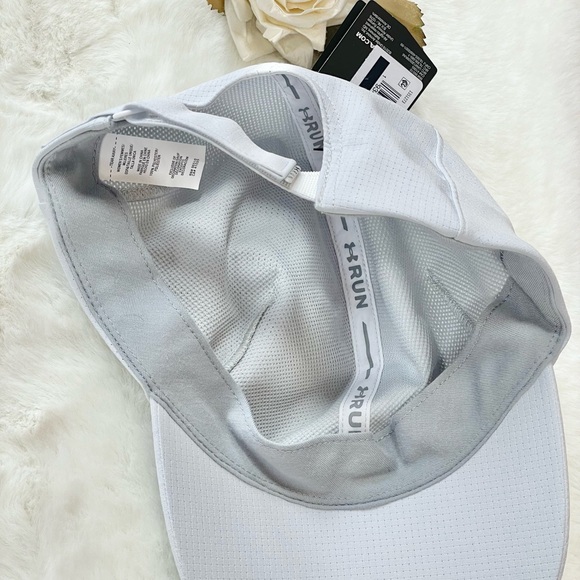 New with tag WOMENS UNDER ARMOUR UA VENT Running HAT adjustable Pale grey w/grey - Picture 4 of 5